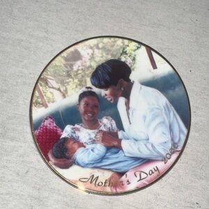 Vintage. Collectible. Mother's Day 2000 Commemorative Plate.